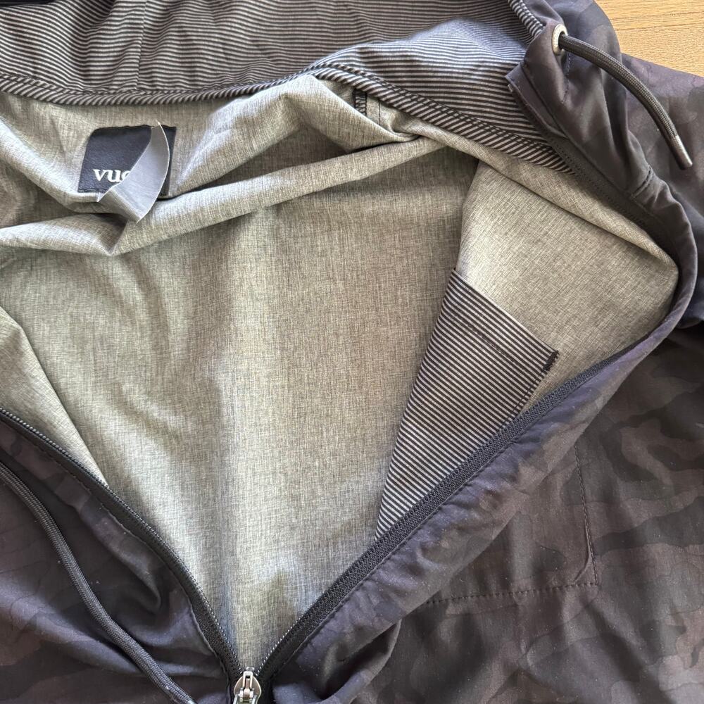 Vuori Black Camo Women's Windbreaker - Size M - Picture 3 of 6